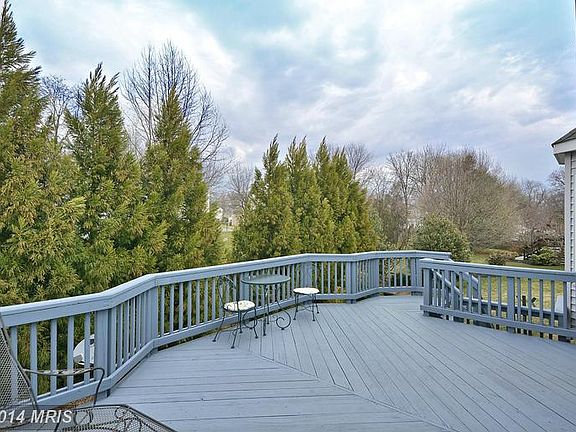 5th image of 204 Oakcrest Manor Dr NE