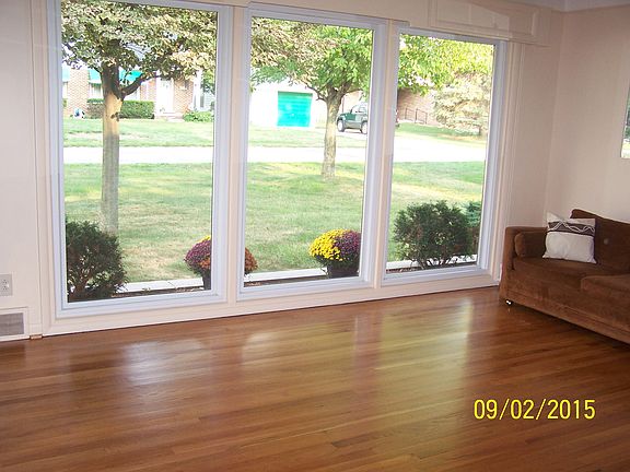 3rd image of 18585 Shadyside St