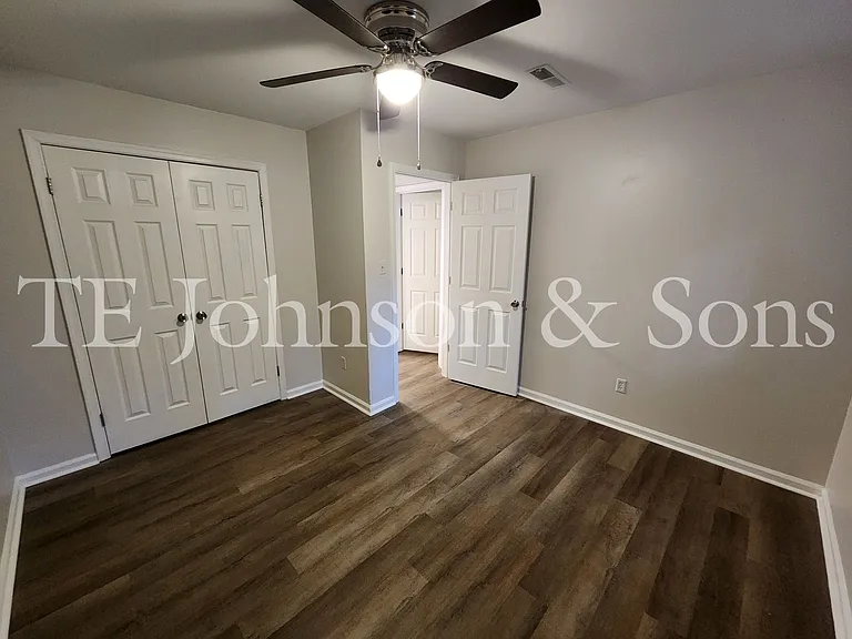 2571 Green Oaks Ct #B — Photo 4