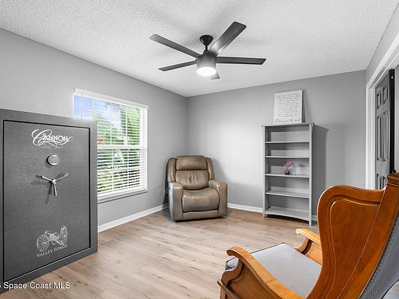 5th image of 765 Triple Crown Ln