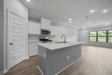 5 bed, 2483 sqft, $2,650 — Photo 4