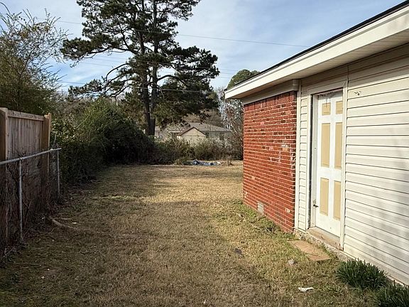 4th image of 1117 Sorrells Dr
