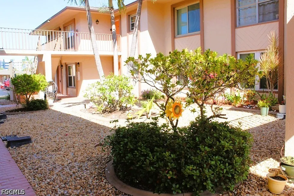 1 bed, 1.0 bath, 635 sqft, $1,295 — Photo 3