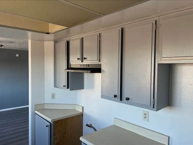 513 W Queen St #7 — Photo 7