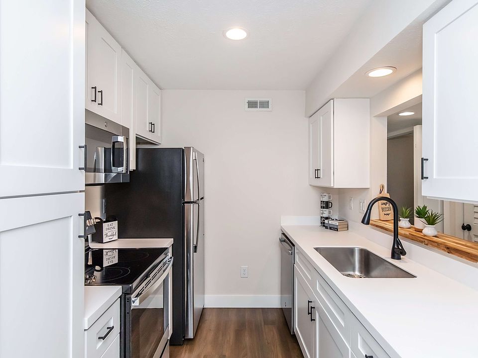 Hawthorn Suites 2 Bed 2 Bath Kitchen