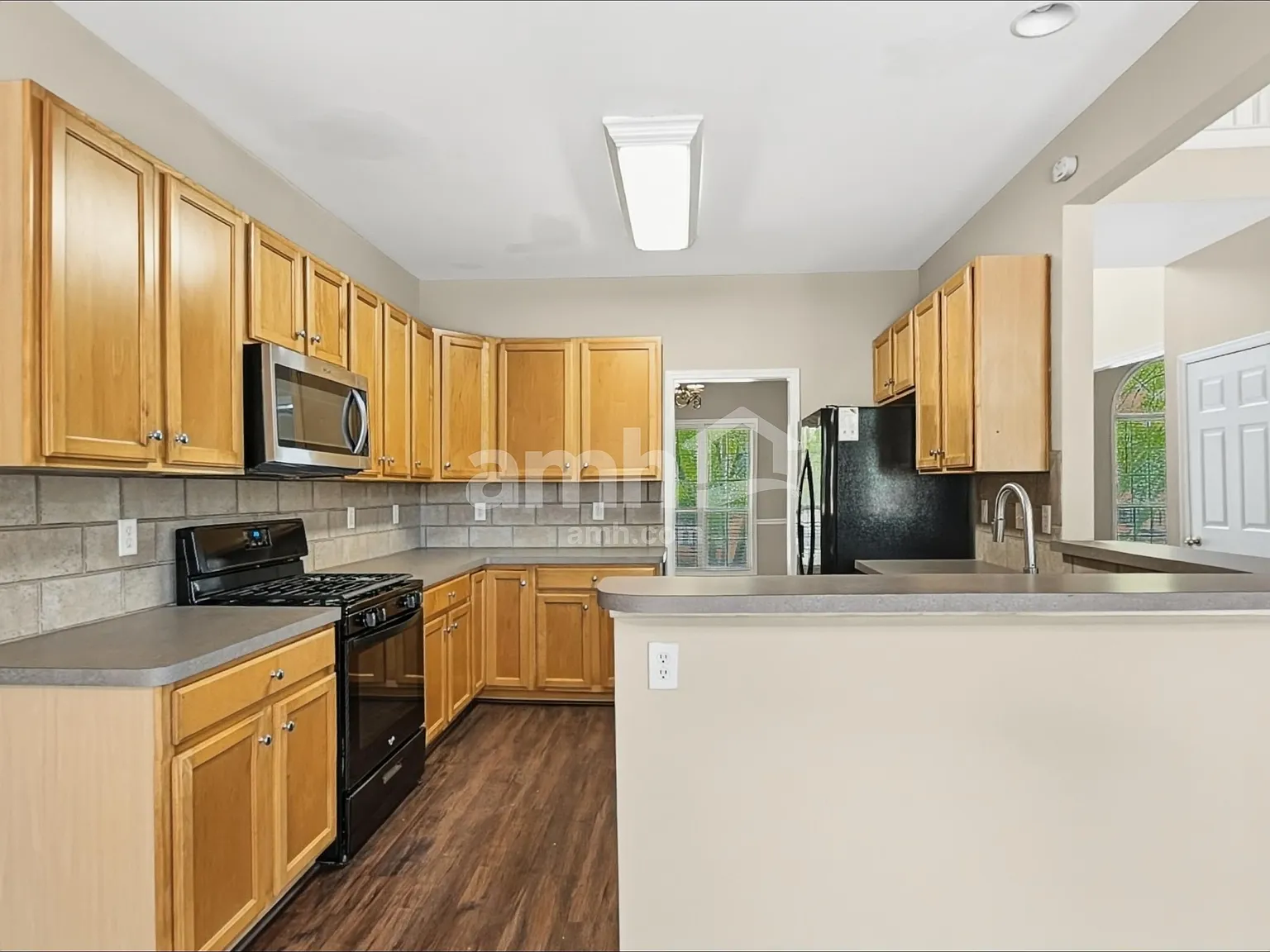 4 bed, 2.5 bath, 2591 sqft, $2,635 — Photo 4