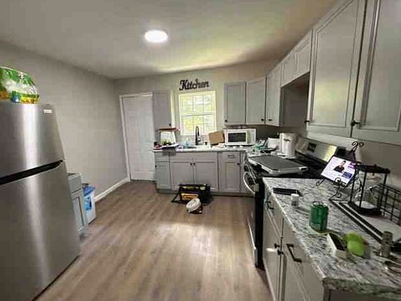 3rd image of 6825 Frankfort Ave