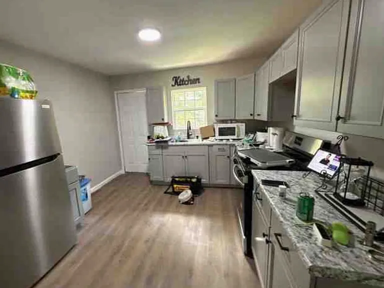 6825 Frankfort Ave — Photo 3