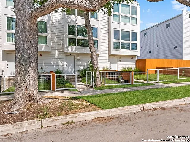 143 Catalpa Ave