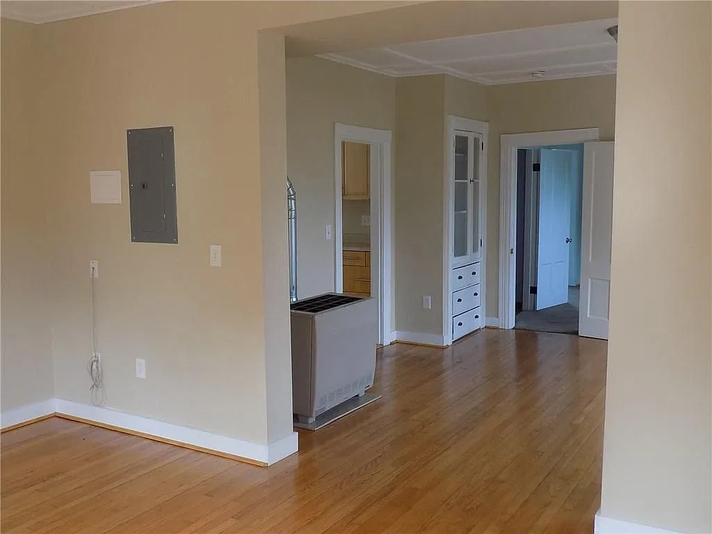 2 bed, 1.0 bath, 1131 sqft, $1,800 — Photo 3
