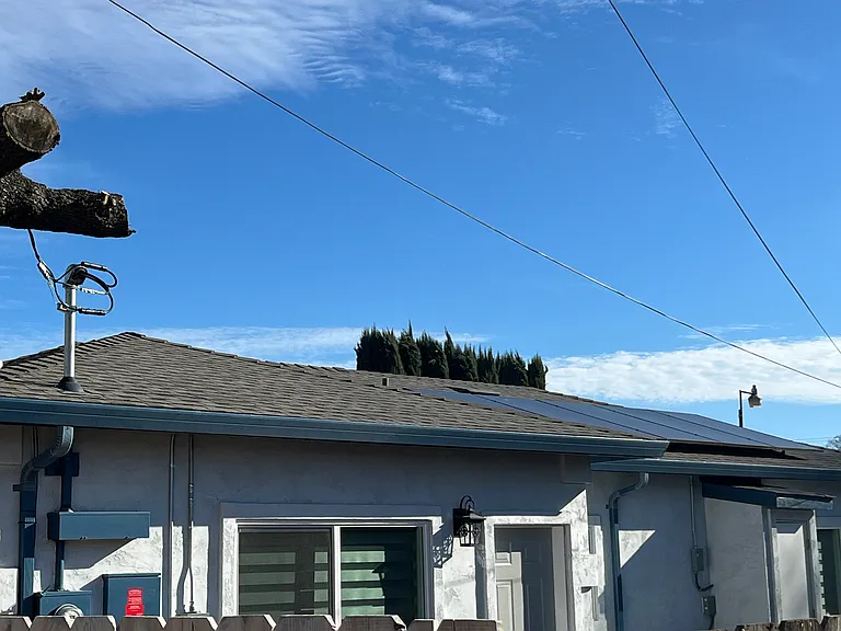 319 E Eden St — Photo 2