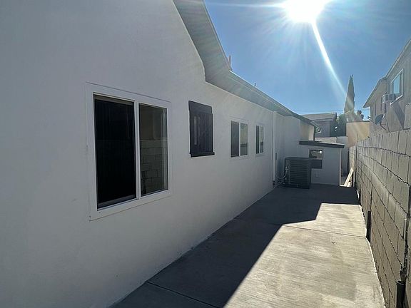 The house from the right side