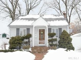 371 N Delaware Ave, Lindenhurst, NY 11757