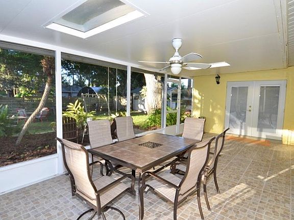 4th image of 2948 Hillview St