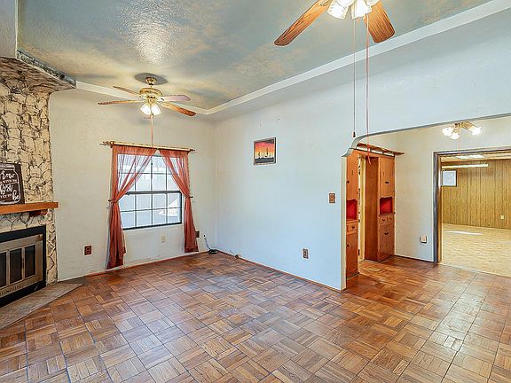 4th image of 675 W Pinkley Ave