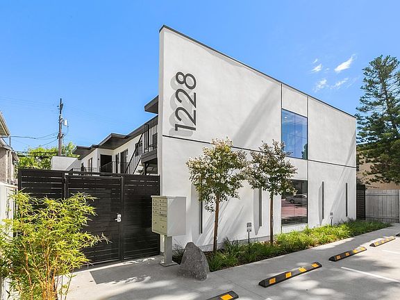 4th image of 1228 Essex St #7
