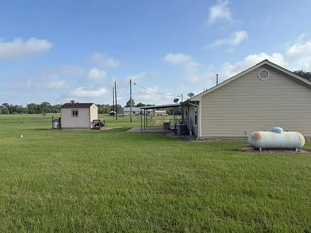 3 bed, 2.0 bath, 1008 sqft, $1,700 — Photo 4