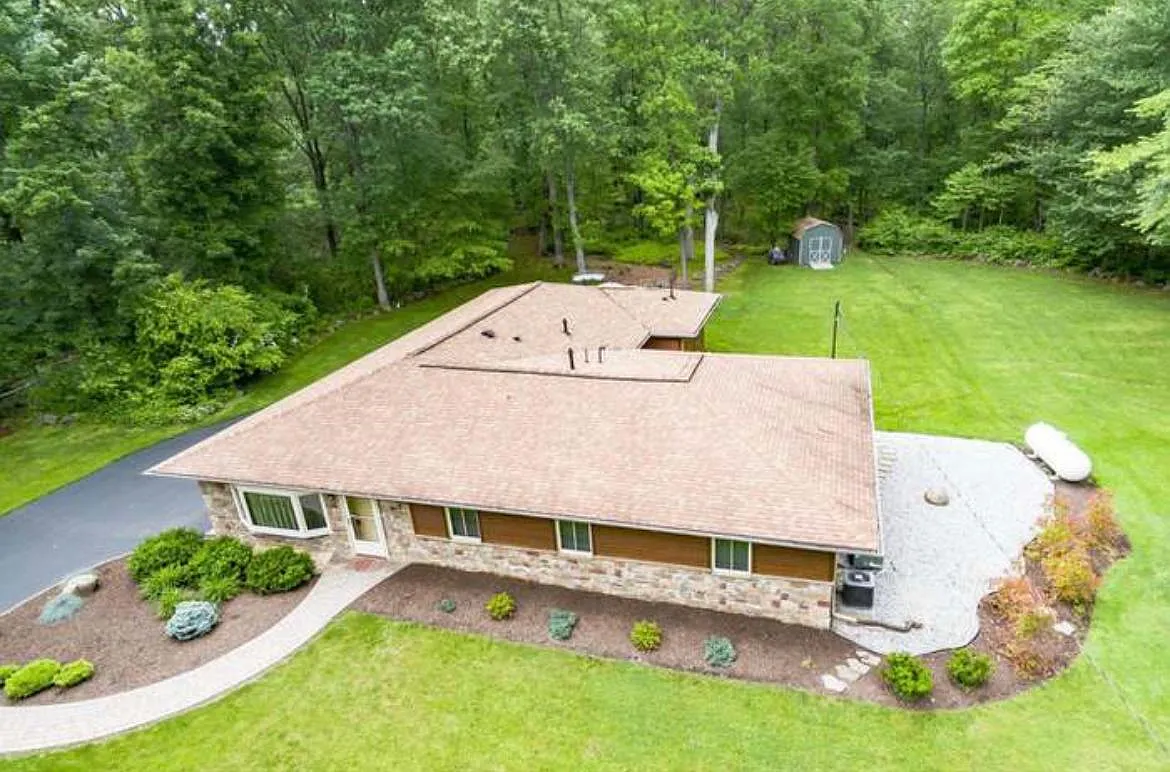 Building Photo - 7 Wildwood Dr