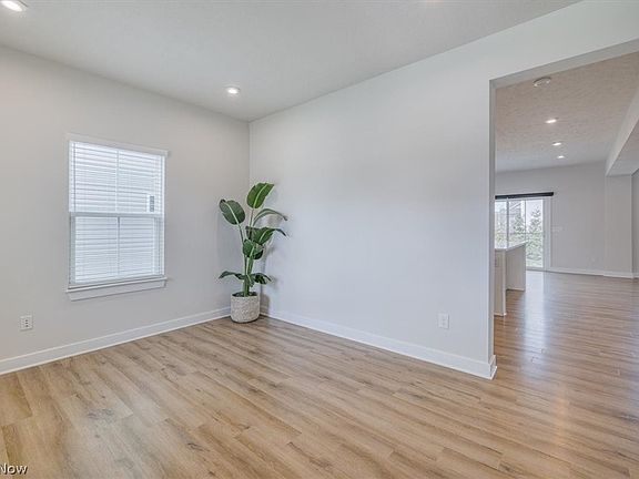 4th image of 36270 Lands End Dr