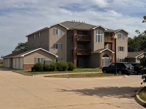 2824 Triple Crown Ln Unit 6, Iowa City, IA 52240
