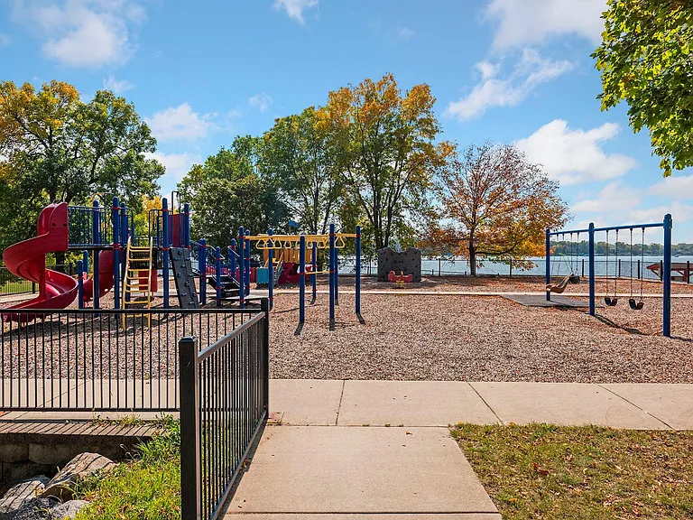 5182 Hampton St NE — Photo 45