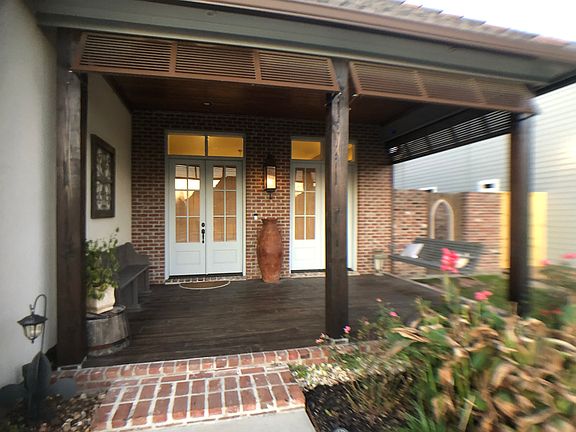3rd image of 326 Dunvegan Ct
