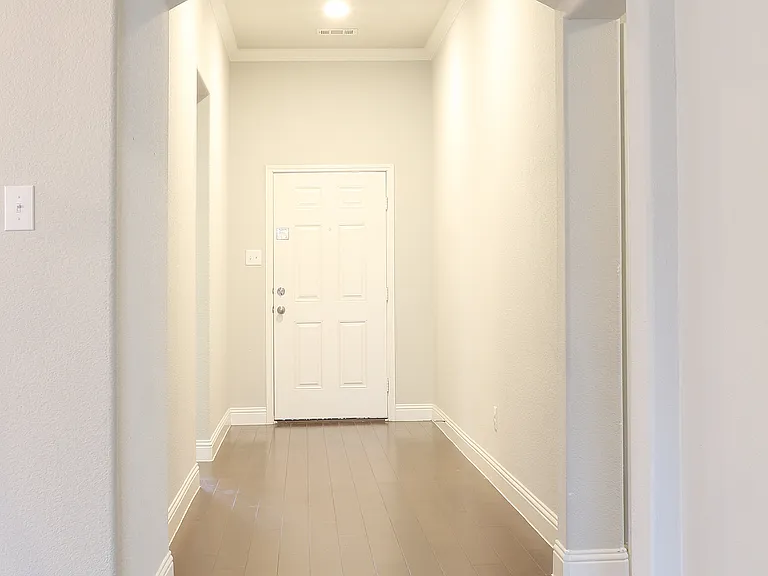 1108 Kingston Ct — Photo 9
