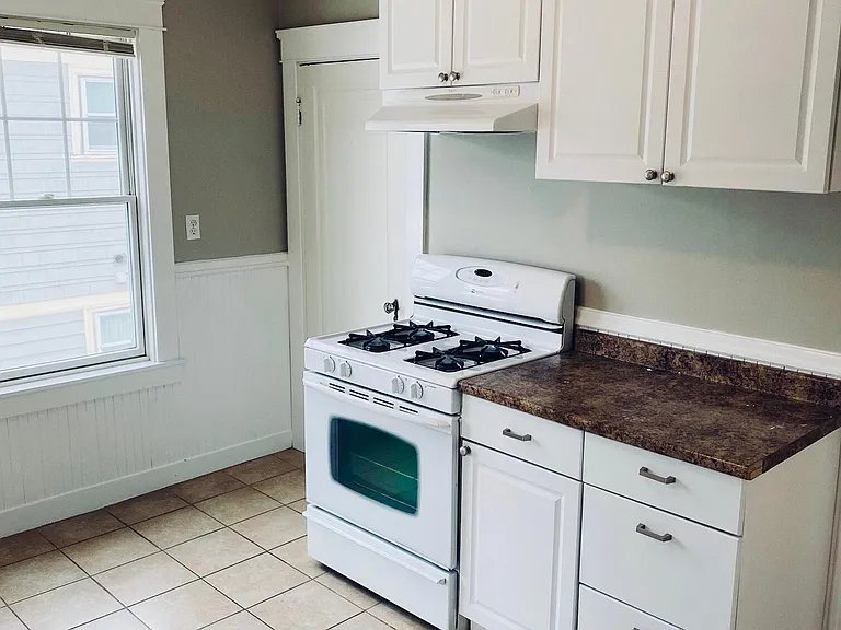 404 River Ave — Photo 5