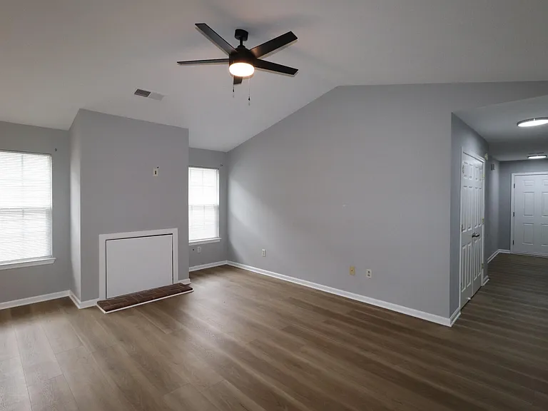 125 Christopher Dr — Photo 8