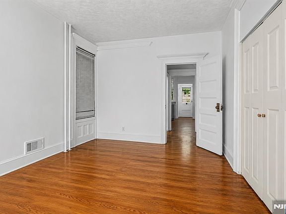 4th image of 239-241 17th Ave