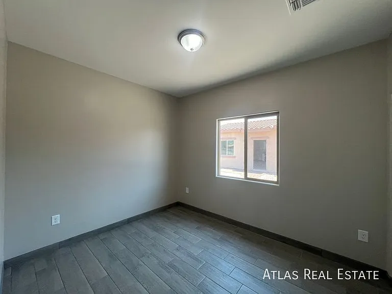 808 E 35th St #1 — Photo 11