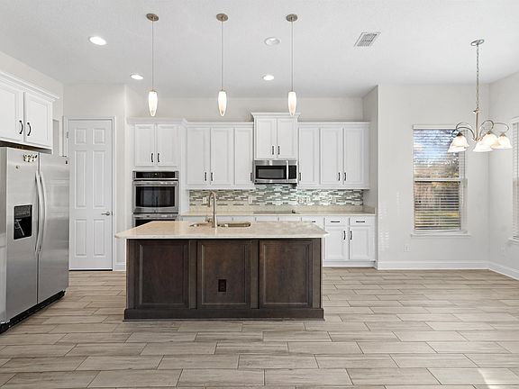 3rd image of 324 N Shadowwood Dr