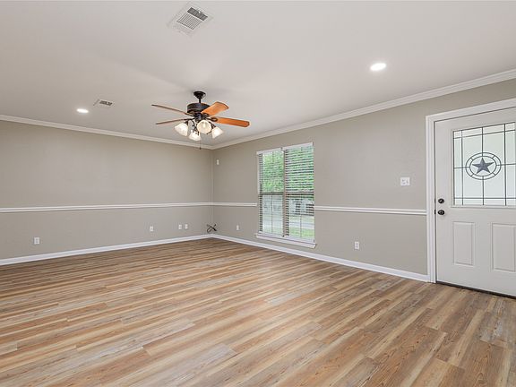 3rd image of 209 W Houston St