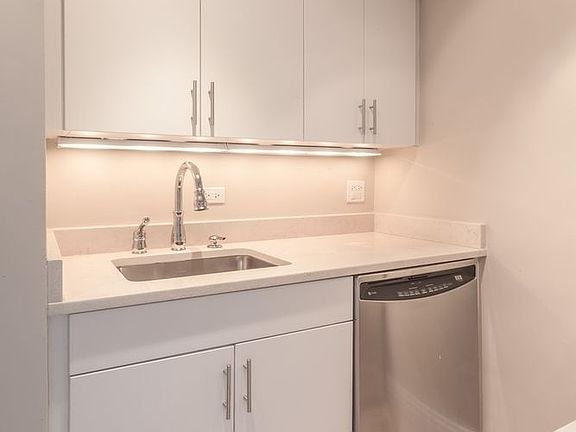 4th image of 251 E 32nd St #19A