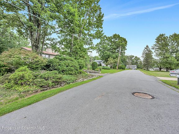 5th image of 20 Oak Ln