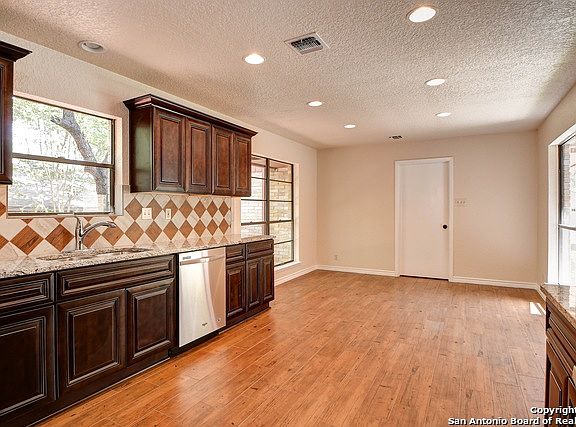 2nd image of 8411 Heraldry St