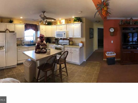 5th image of 70 Reagan Ct