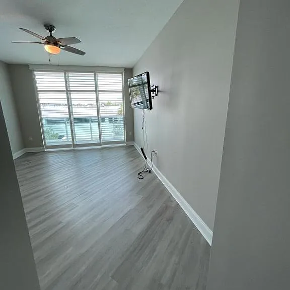 241 Riverside Dr — Photo 24