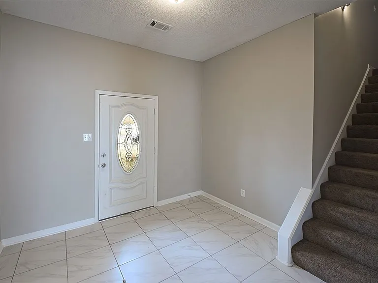 7611 Lowrance Rd — Photo 2