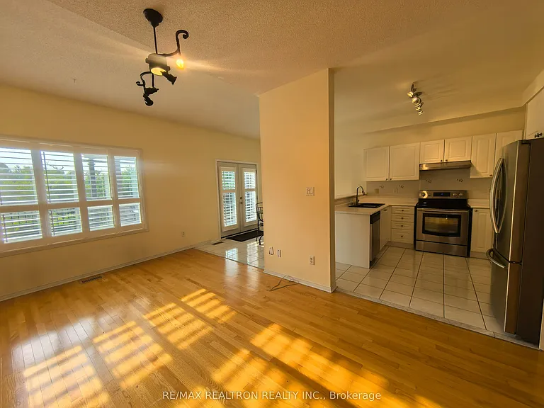 18 Nantucket Dr #MAIN 2ND FLOOR — Photo 10