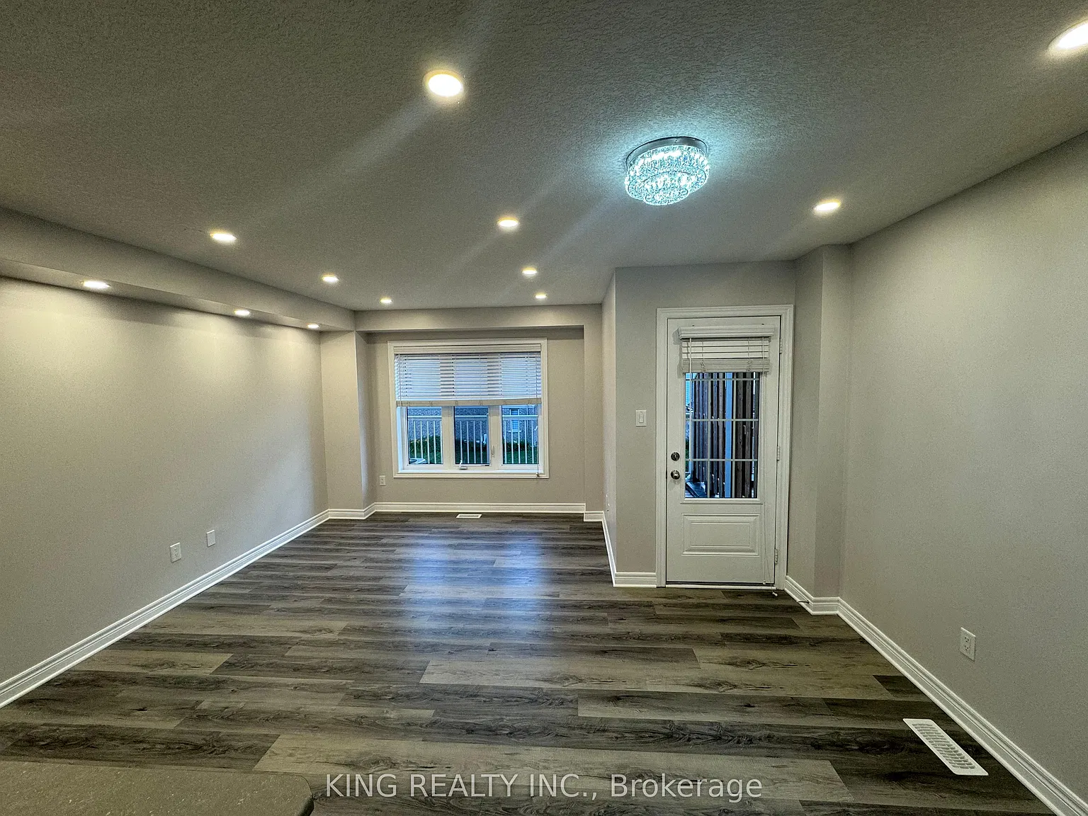 4 bed, $2,400 — Photo 4