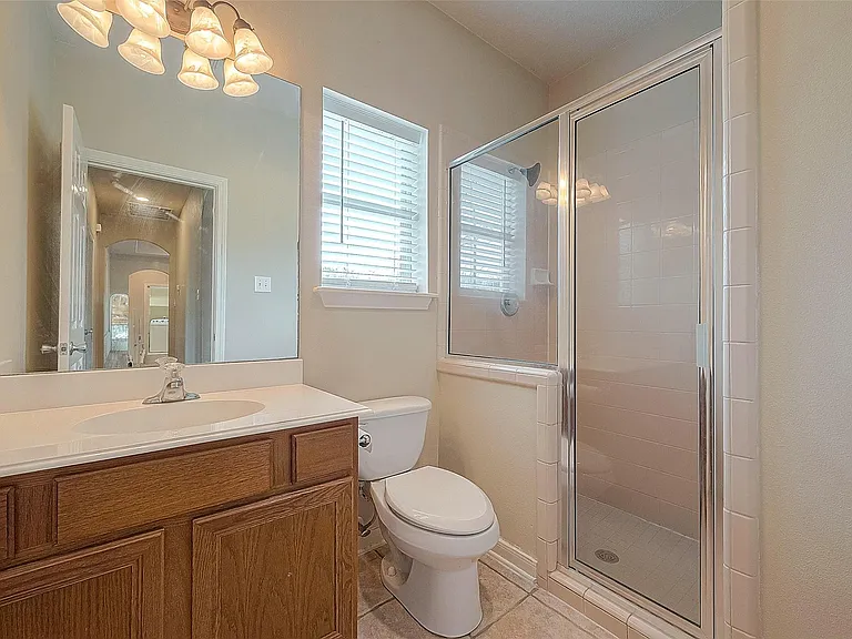 14403 Vlasta St — Photo 32