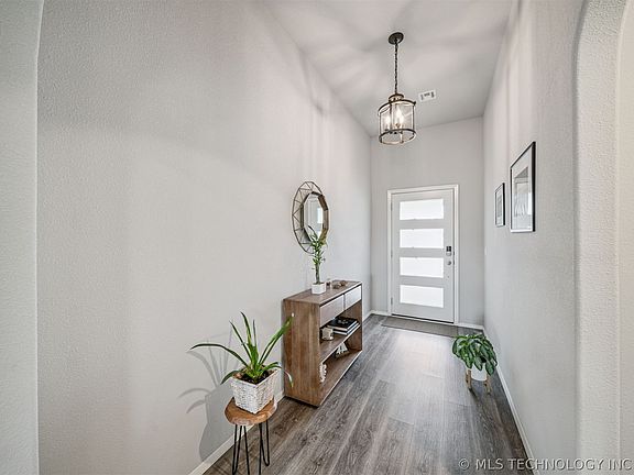 4th image of 7408 E 87th Pl N