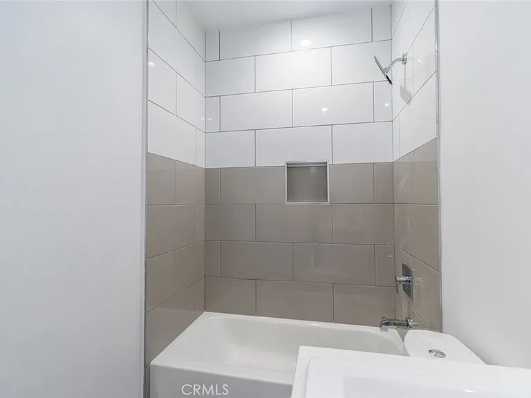 5144 Riverton Ave — Photo 23
