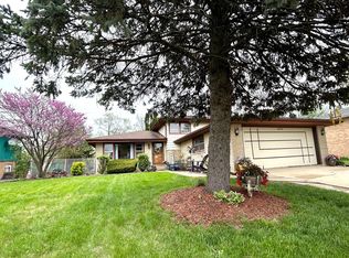 10539 S Vicky Ln, Palos Hills, IL 60465