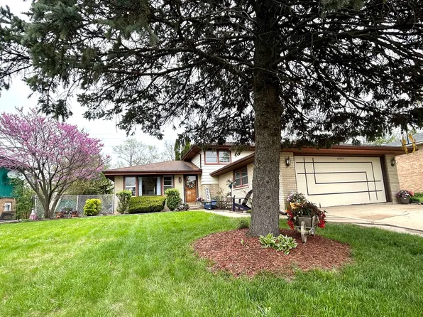 10539 S Vicky Ln, Palos Hills, IL 60465