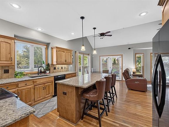 5th image of 2633 SW Wintergarden Dr