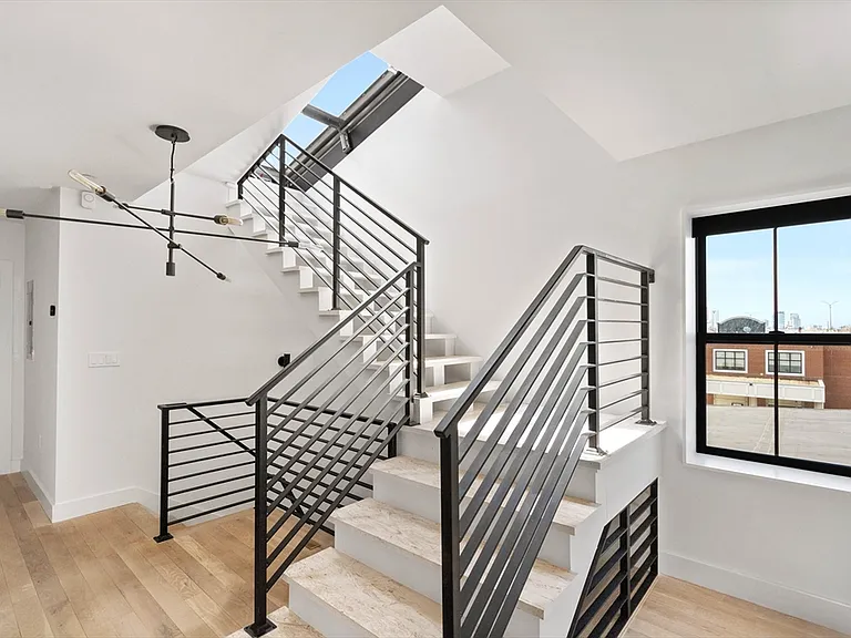 631 Saratoga St #4 — Photo 19