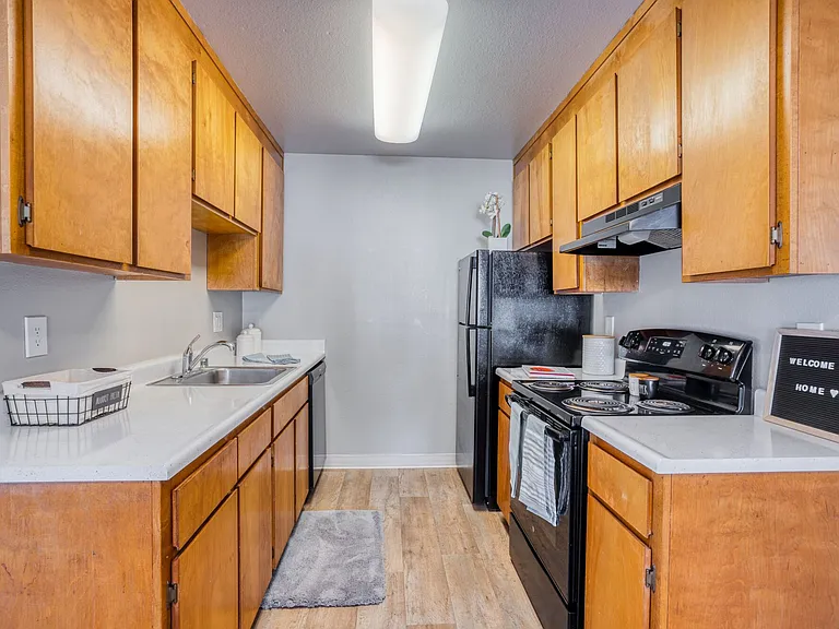 Kentwood Apartments — Photo 78