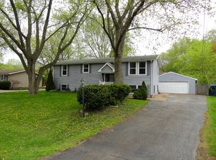 1521 Surrey Rd, Batavia, IL 60510